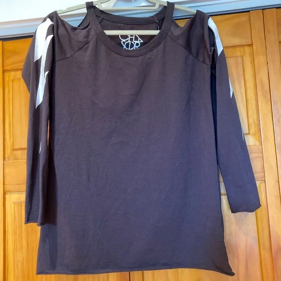 NWT Chaser Cold Shoulder Long Sleeve Lightening Bolt T-Shirt, Black, Size Small - Picture 3 of 13